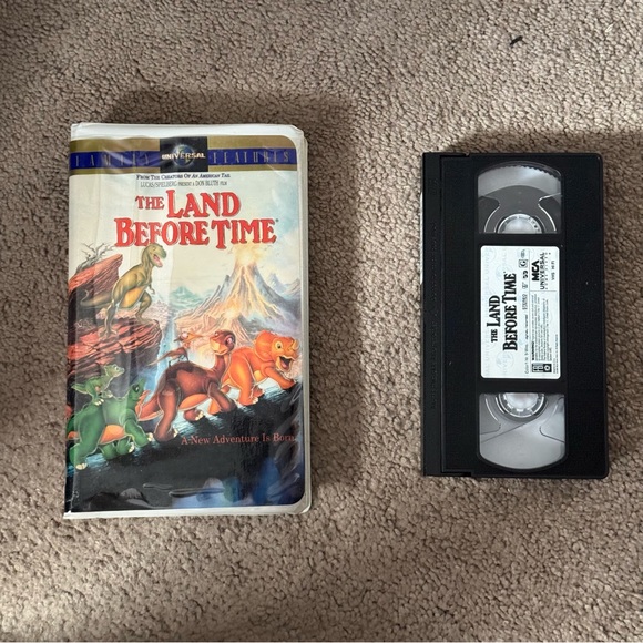 The Land Before Time: A New Adventure Is Born VHS Tape - Picture 1 of 2